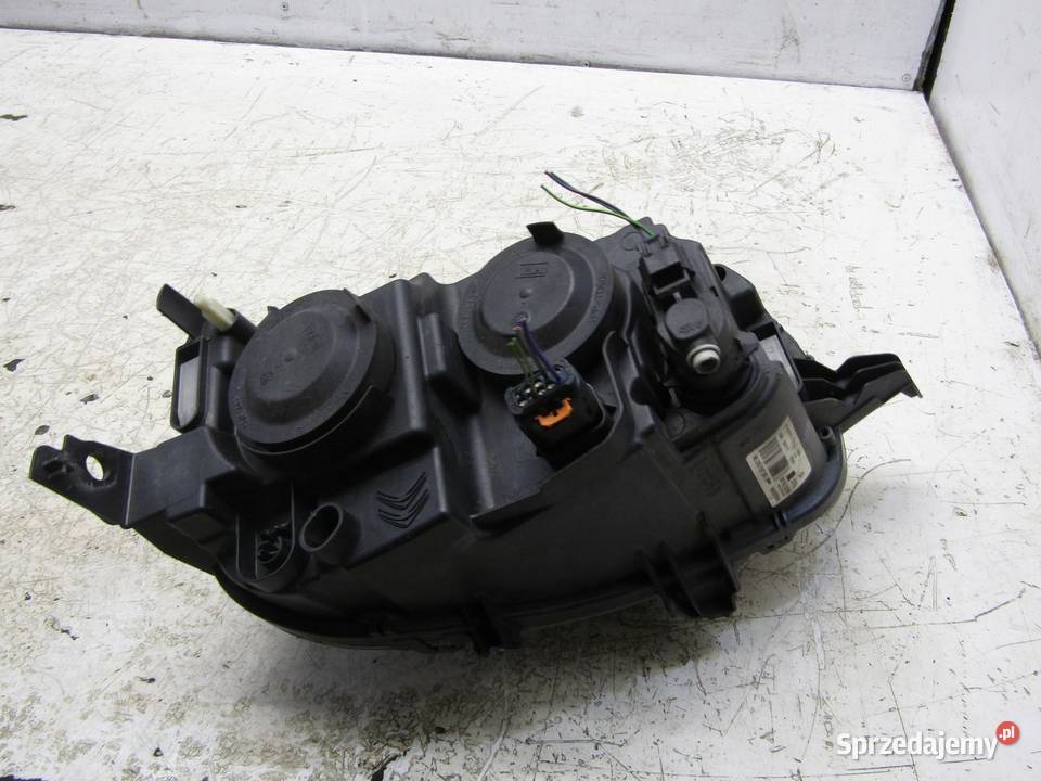 LAMPA PRZEDNIA PRAWY PRZÓD CITROEN C3 III