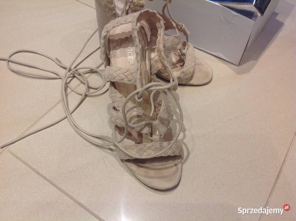 Zamszowe Sandałki Beżowe wiązane Damskie r 35 j sprzedam