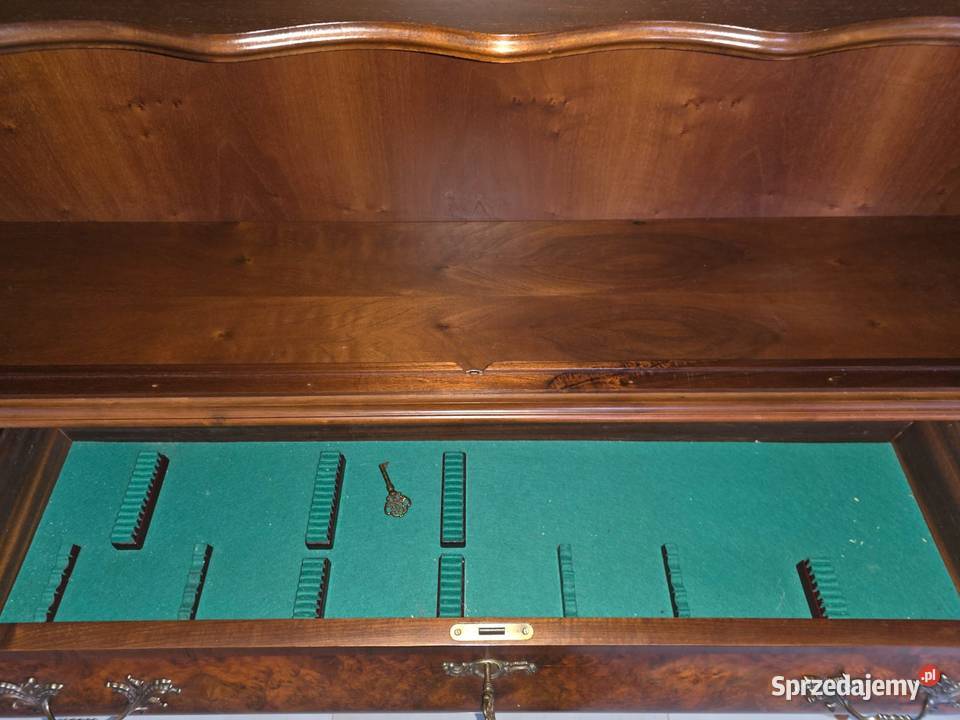 Piękny zadbany kredens