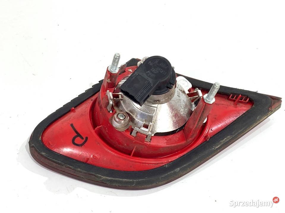 LAMPA TYŁ PRAWA WEWNĘTRZNA VW PASSAT B6 osobowe Lampy tylne