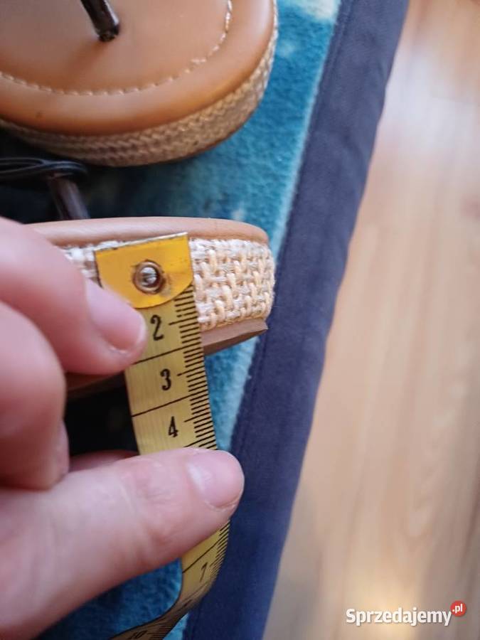 Buty damskie na koturnie