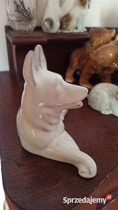 Piesek leżący biały Figurka porcelanowa Śliczny pomorskie