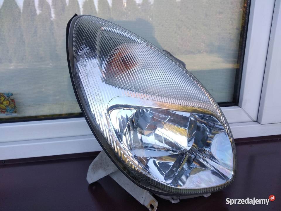 Daihatsu Sirion M100 lampa przednia prawa Lampy przednie