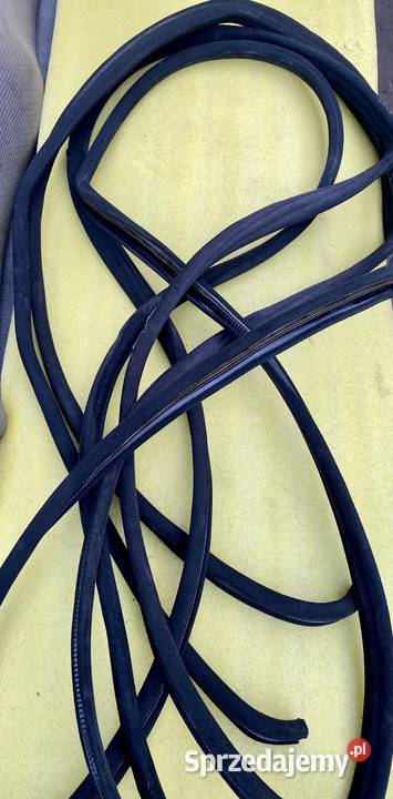 MercedesBenz W124 Uszczelki drzwi 4 kpl Karoseria Łagiewniki sprzedam