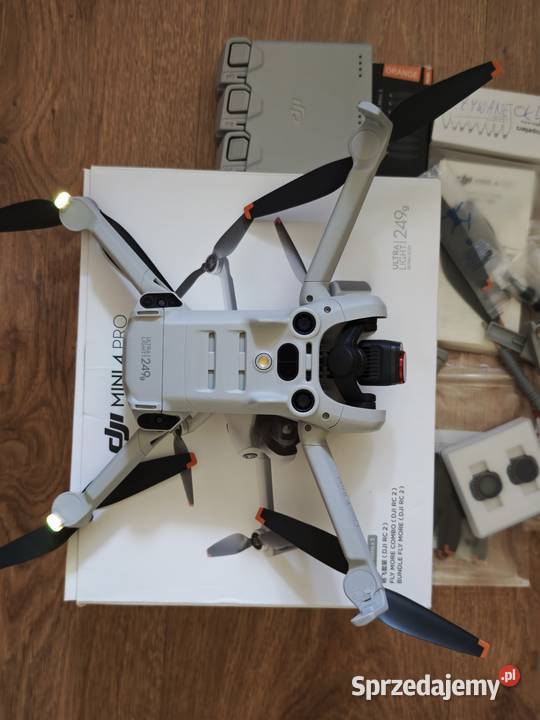 Dron DJI MINI 4 pro Fly More Combo