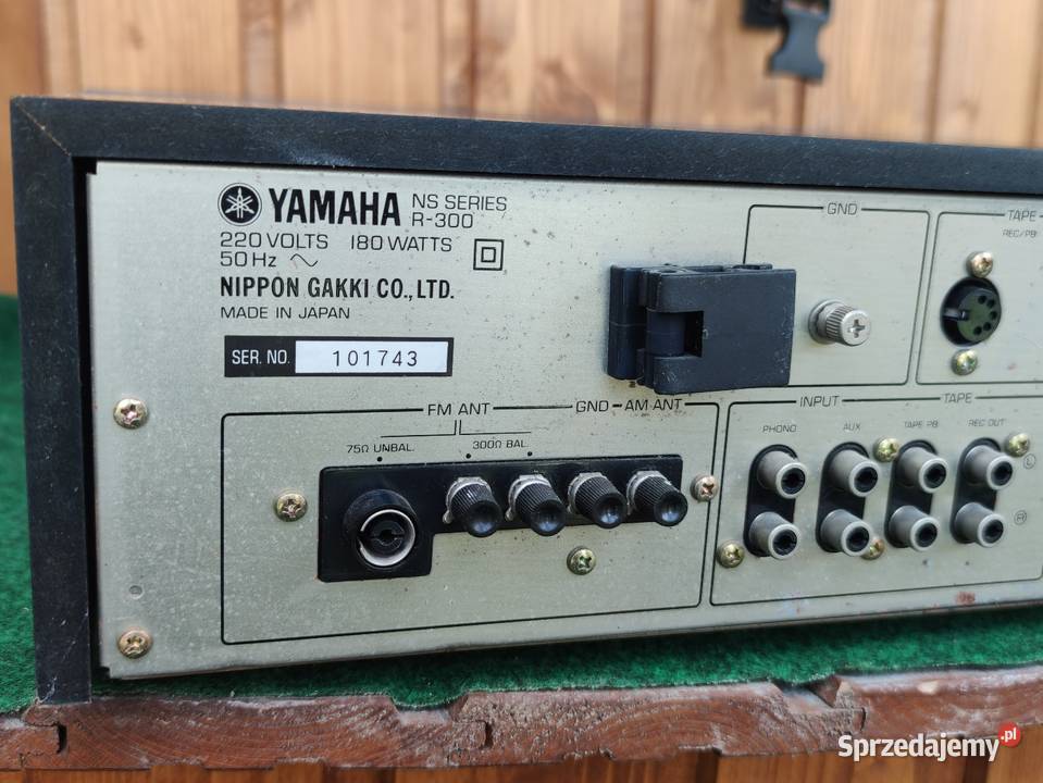 Yamaha R300 amplituner stereo vintage 1983r Świdwin