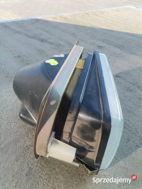 Reflektor lampa przednia lewa skodą 105136 sprzedam