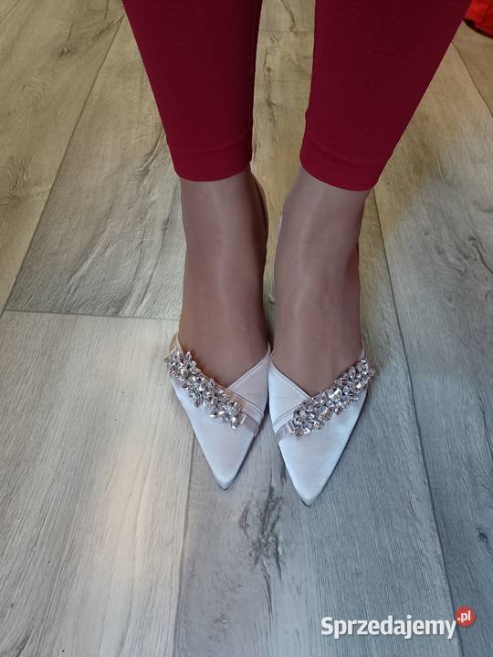 39 Beżowe bogato zdobione czółenka wieczorowe z 25cm Kraków