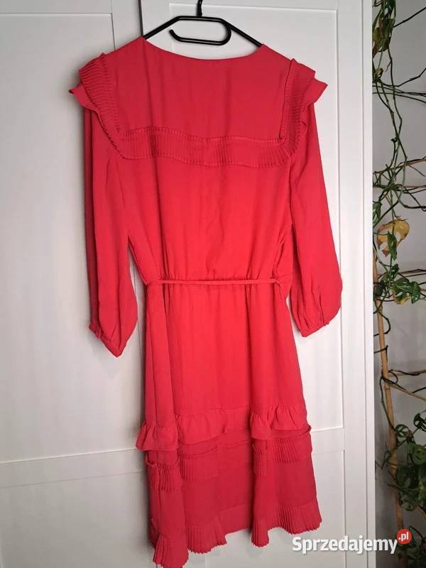 Romantyczna sukienka Top Secret w intensywnym Spódnice i sukienki Trąbki Wielkie