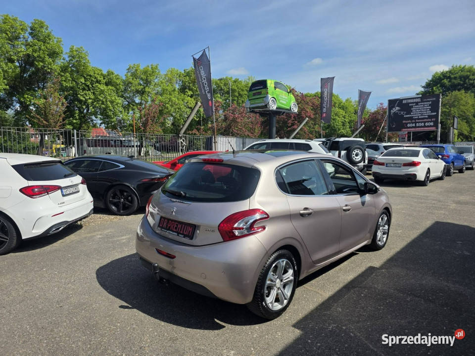 Peugeot 208 16 Benzyna 120 Klima LED Panorama bluetooth Słupsk