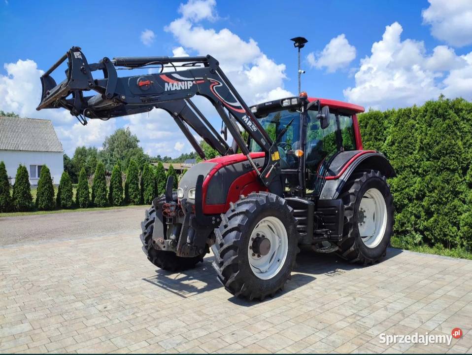 Valtra N101 z tuzem i ładowaczem Valtra Grabów Szlachecki