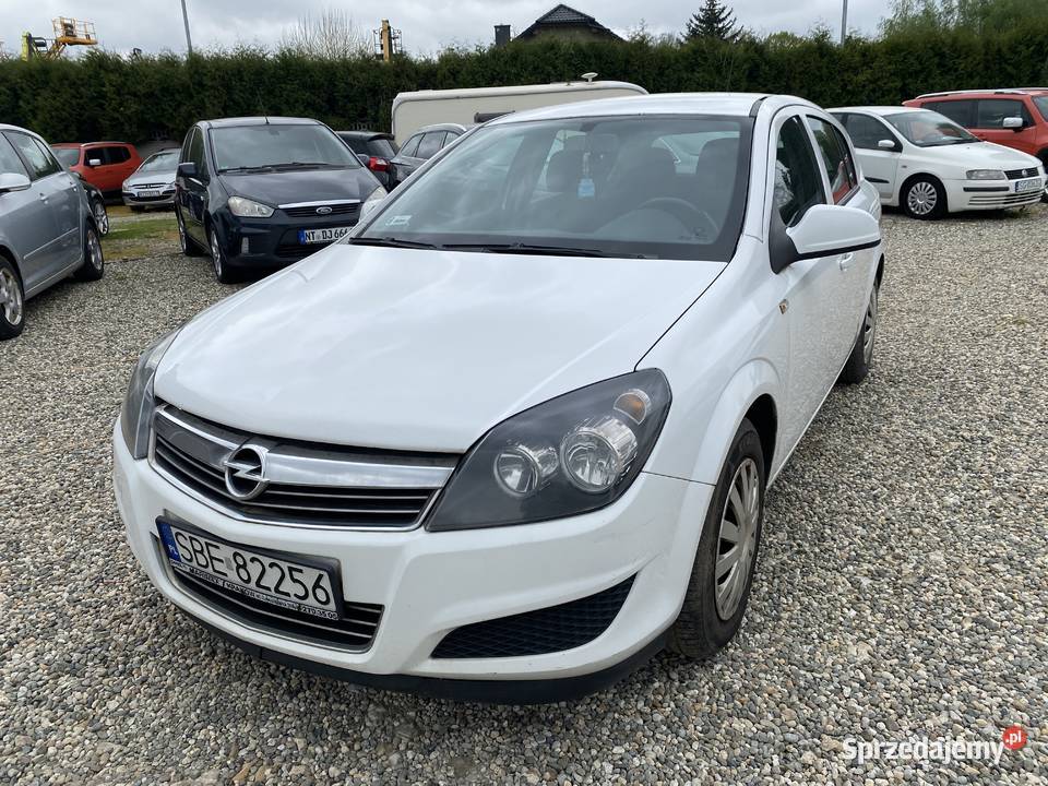 Opel Astra 2010 światła przeciwmgielne Paniówki sprzedam