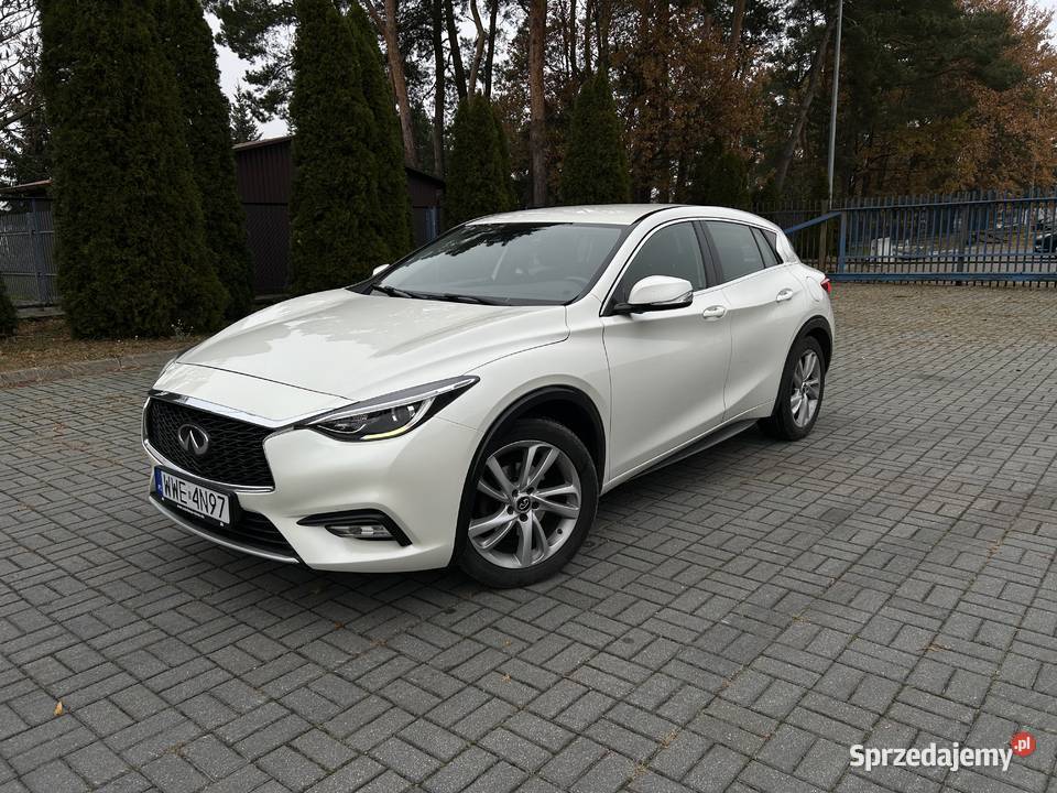 Infiniti Q30