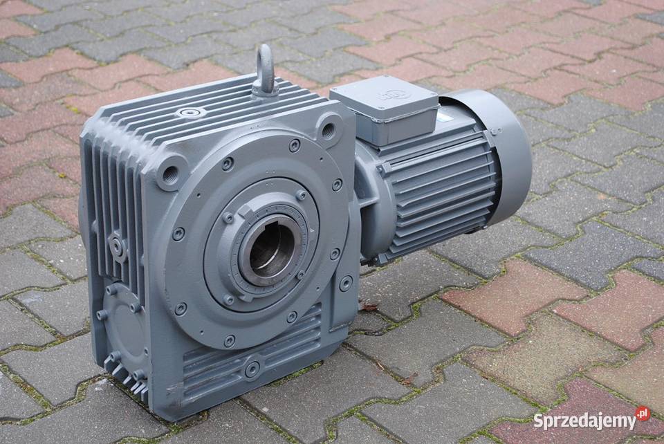 Motoreduktor kątowy dwubiegowy 114kw 833obrmin Kargowa