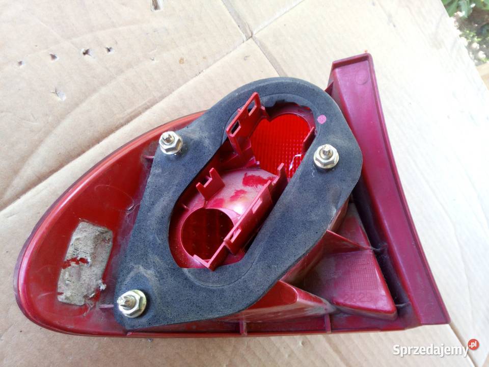 Lampa tylna prawa Toyota Avensis 19982000 lampy tylne Sochaczew