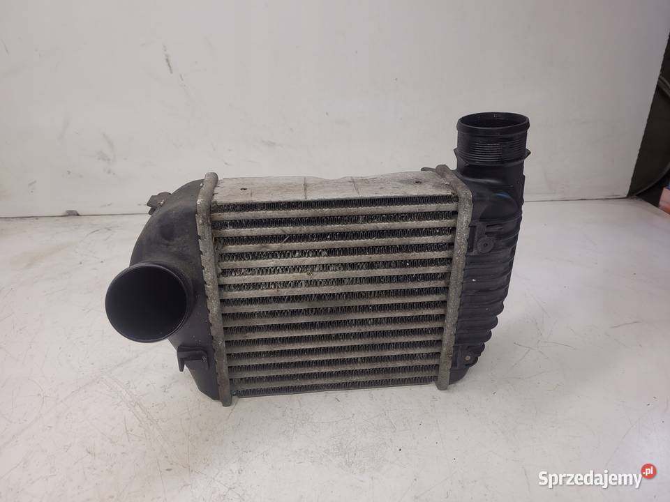 CHŁODNICA INTERCOOLER AUDI A6 C6 20 4F0145805AD osobowe Przystajń