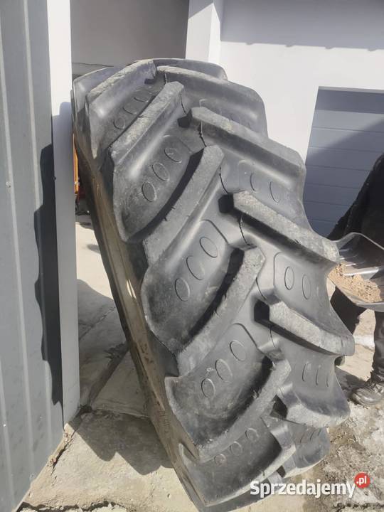 Dwa kompletne tylne koła do ciągnika massey Jarosław