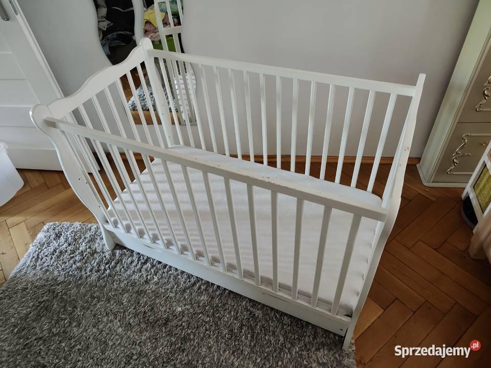 Białe łóżeczko dziecka z szufladą Aleksandrów Łódzki