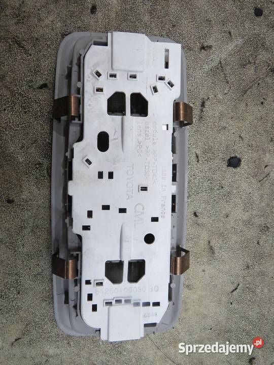 LAMPKA OŚWIETLENIA KABINY AVENSIS T27 T29