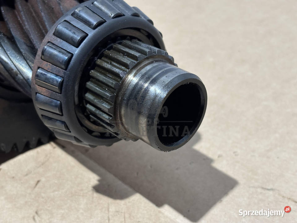 Massey Ferguson Dyna 6 6475 6480 Wałek Pośredni