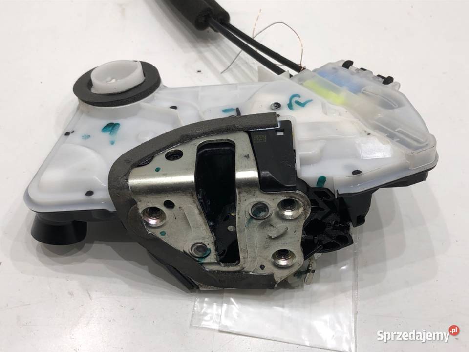 ZAMEK DRZWI LEWY PRZÓD TOYOTA COROLLA E21