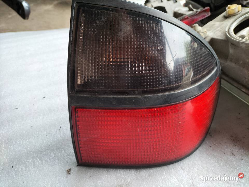 LAMPA TYŁ TYLNA PRAWA RENAULT LAGUNA Kamień-Kolonia