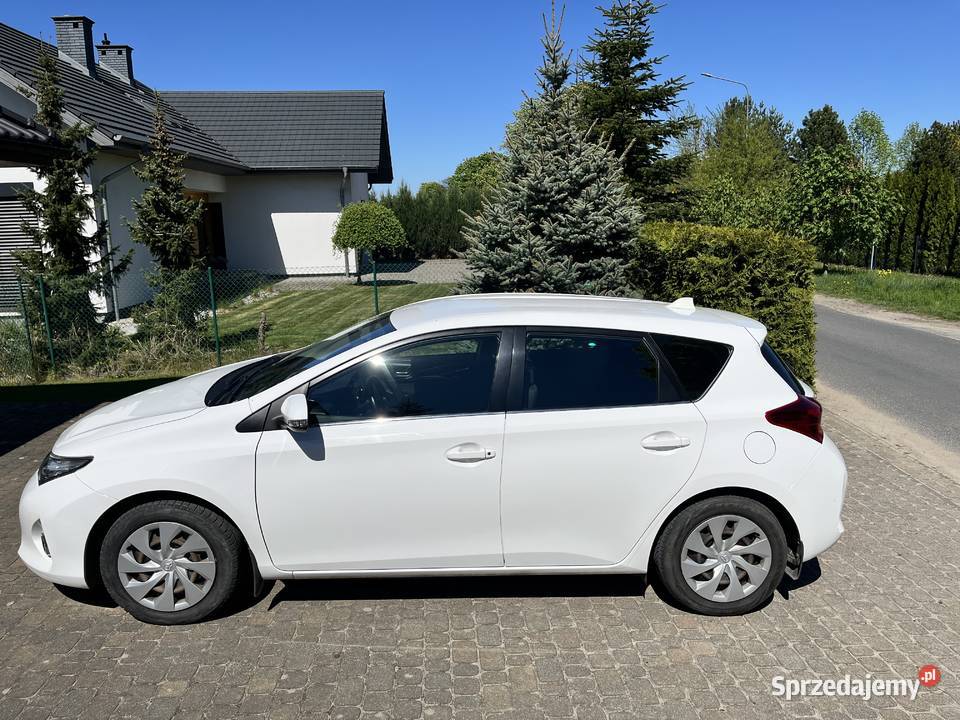 Toyota Auris mały przebieg stan idealny serwisowany w ASO Sierosław