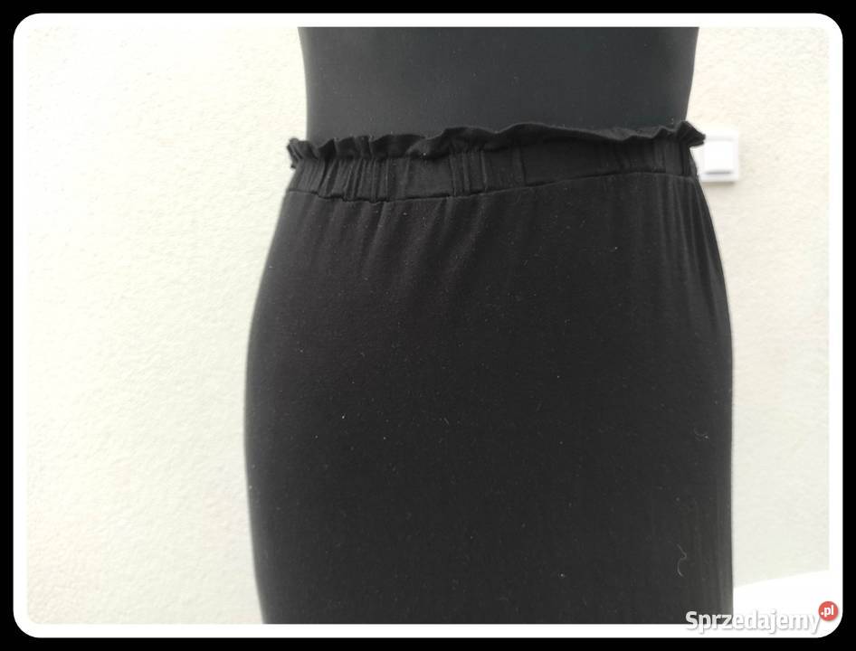 Czarna dopasowana spódnica na gumce z rozcięciem Rozmiar 38(M) Płock