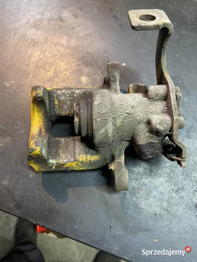 Zacisk hamulcowy Toyota Auris Ząbki