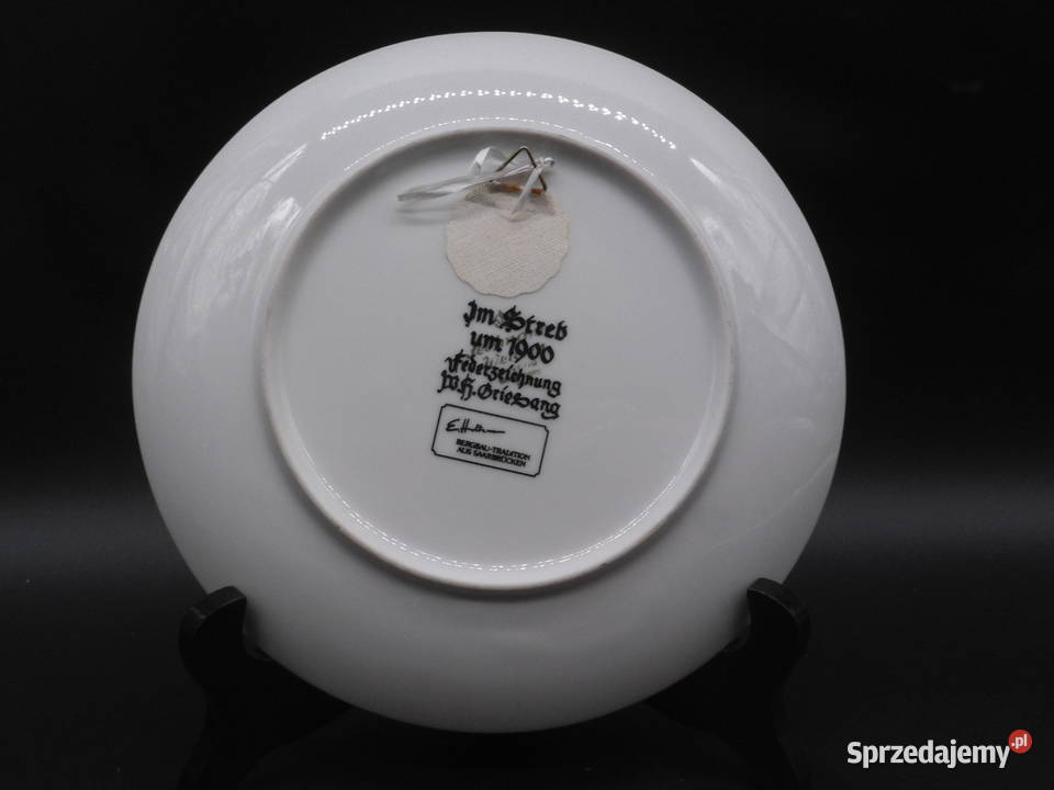 Talerz dekoracyjny z rysunkiem przedstawiającym