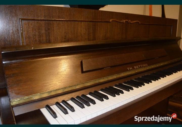 Pianino Betting drewniane kolor orzech mat