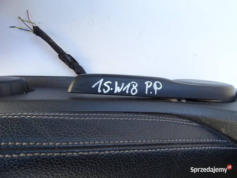 FOTEL PRAWY PRZÓD PRZEDNI PASAŻERA MERCEDES W176 Fotele i kanapy