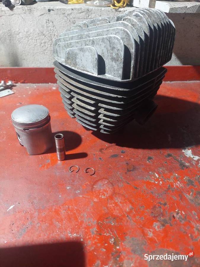 cylinder żeliwny z głowicą wsk 125 sprzedam