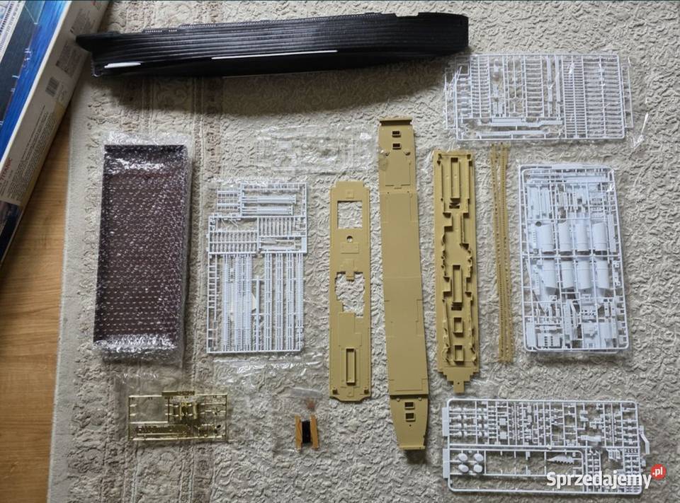 RMS Titanic model do sklejania Academy Minicraft Kuźnica