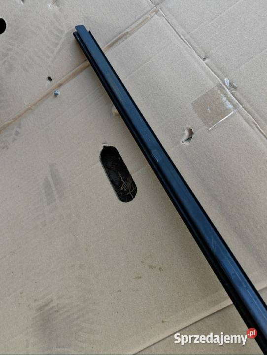 Listwa zgarniająca drzwi prawa wewnętrzna BMW