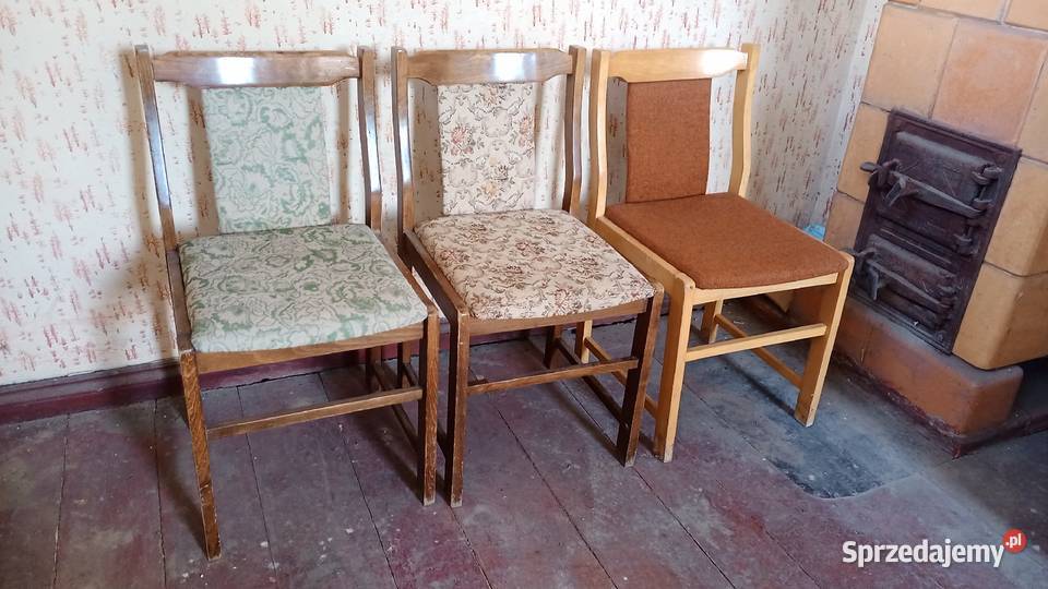 Krzesła drewniane obszyte materiałem
