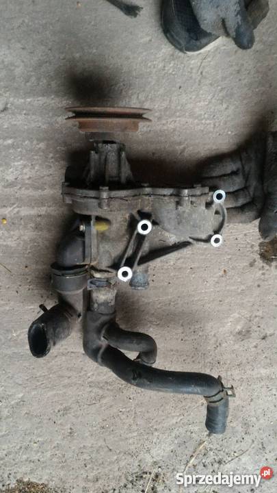 Golf 3 III 19 TDI pompa wody 037121013 osobowe Tarczyn