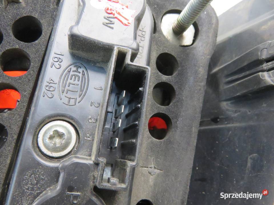 LAMPA PRAWA TYLNA FORD S I WA6