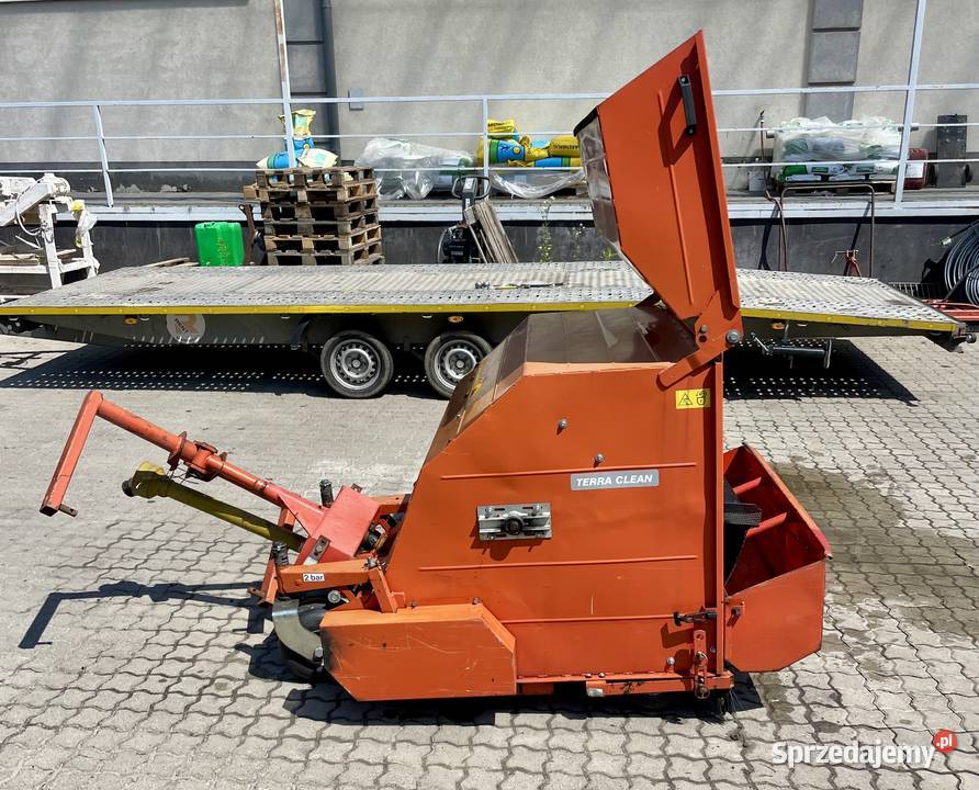 Zamiatarka do sztucznych boisk i orlików Terra