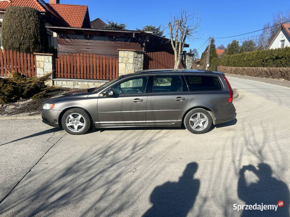 Volvo V70 20 benzyna MOMENTUM model 2009 welurowa tapicerka świętokrzyskie Kielce