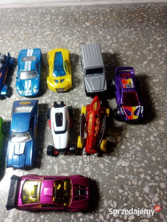 Sprzedam tanio stare samochodziki miniaturki