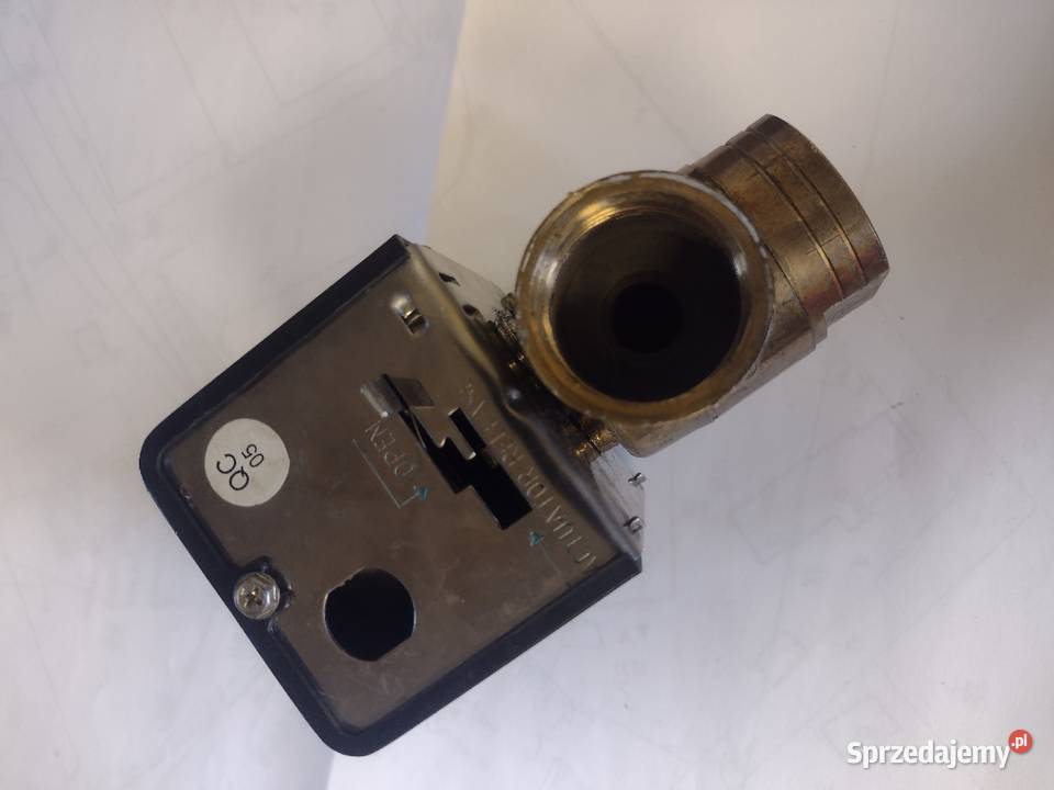 Trójdrogowy zawór strefowy z siłownikiem