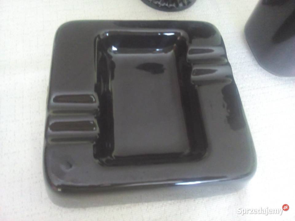 Wazon cukiernica z falbanką na stopce popielnica czarny Częstochowa