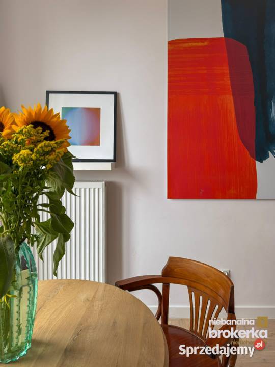 Wysokie mieszkanie w kamienicy które łączy mazowieckie sprzedam