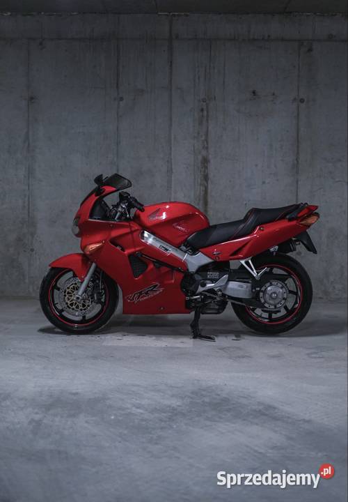 Honda VFR 800 FI Interceptor wystrojona na Power czerwony podkarpackie