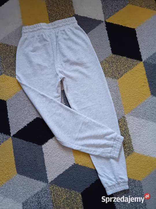 Szare dresy Warszawa