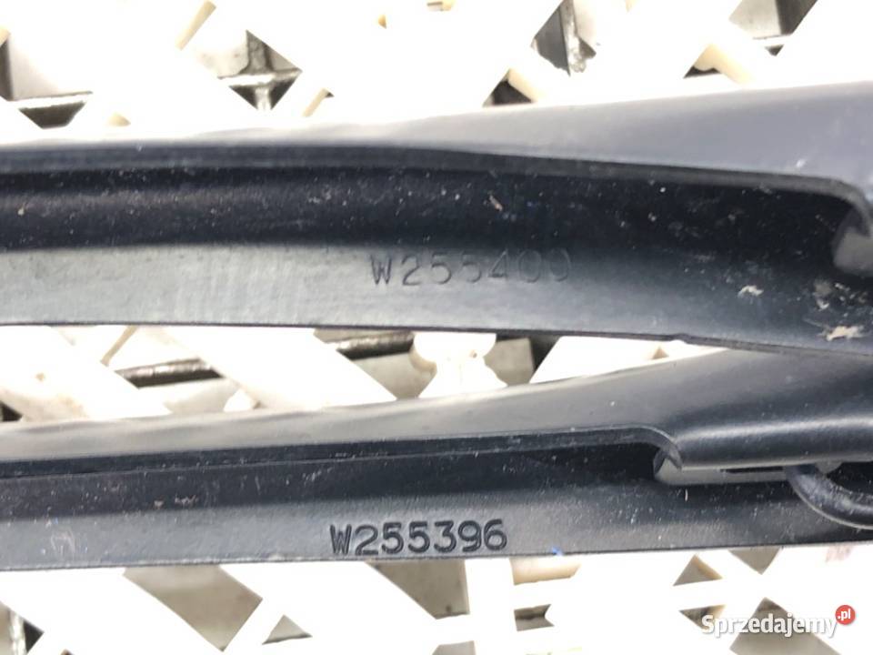 RAMIĘ WYCIERACZKI KOMPLET PRZÓD BMW G30