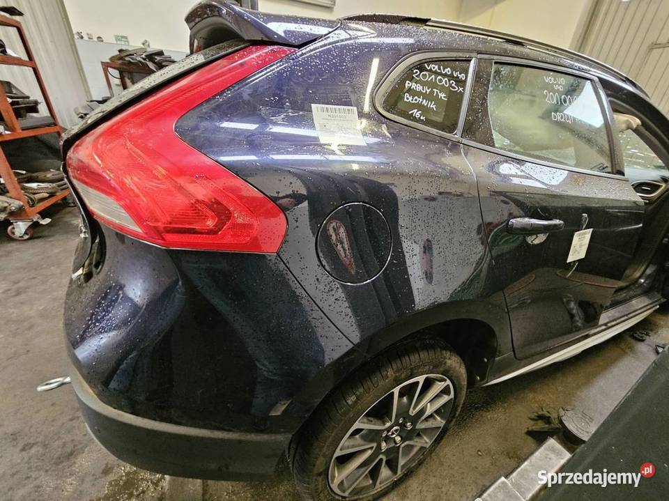 ĆWIARTKA BŁOTNIK PRAWY TYŁ VOLVO V40 II CROSS
