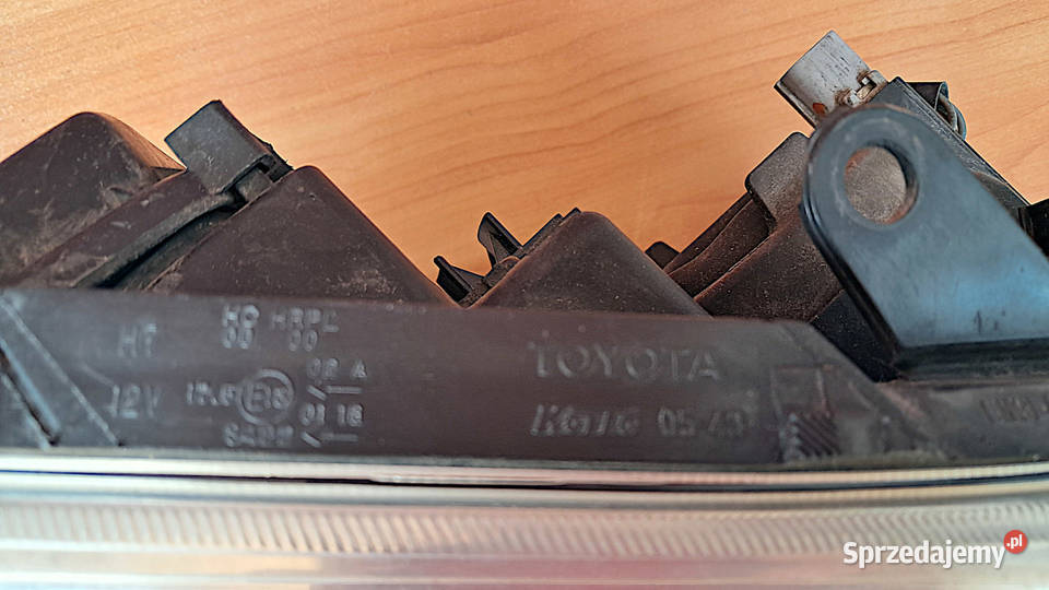 Lampa prawa przód TOYOTA AVENSIS T25 Chełm