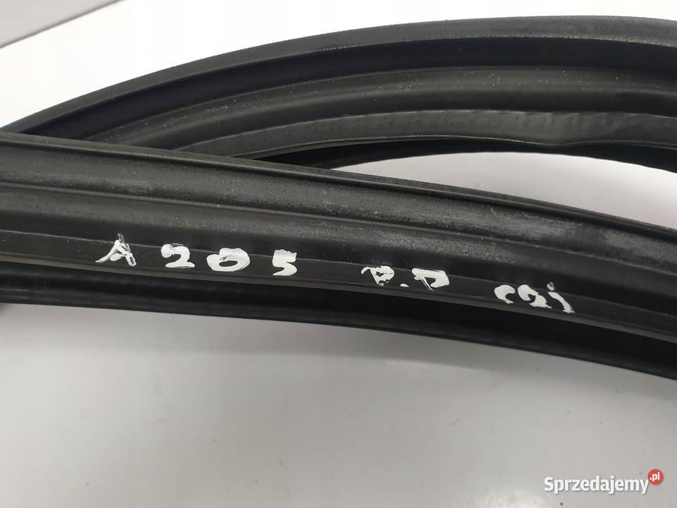 Mercedes A205 W205 Cabrio PRAWA USZCZELKA DRZWI Janów